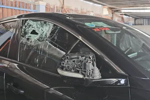 Công an làm việc với nam thanh niên đập phá xe ở Bình Tân