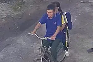 Người đàn ông mới từ quê vào chở cháu đi học thì mất liên lạc