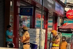 Công an TP.HCM thông tin về clip CSGT khống chế tài xế taxi giật biên bản