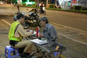 Nhậu xỉn, chạy xe đạp bị CSGT phạt 500.000 đồng