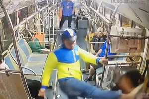 Thanh niên đánh đập tài xế xe buýt ở TP Thủ Đức bị triệu tập