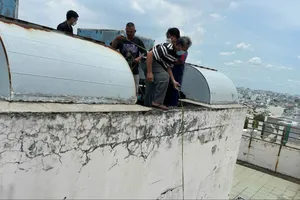 Thi thể nam thanh niên trên sân thượng chung cư 11 tầng ở Gò Vấp