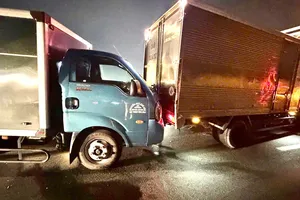 5 xe ô tô tông liên hoàn trên cầu Phú Mỹ