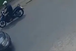 Thanh niên cướp giật dây chuyền 39 triệu rồi về ngủ với bạn gái thì bị bắt