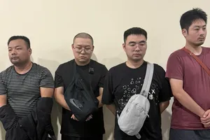 30 người Trung Quốc lập 'trụ sở' lừa đảo tại một cửa hàng tiện lợi ở TP Thủ Đức