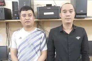 Công an lần theo tờ rơi quảng cáo, bắt 2 người ở TP Hà Nội cho vay lãi nặng