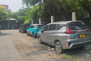 Ô tô biển Tây Ninh đậu cả năm bên đường ở Tân Phú đã được di dời