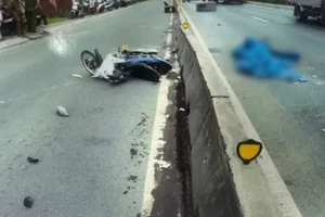 Tìm nhân chứng vụ thanh niên 17 tuổi tự ngã xe, nghi bị ô tô cán chết ở Quận 12