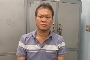 Lời khai của người giật sập cửa nhà hàng xóm vì bị nhắc hát karaoke ồn ào