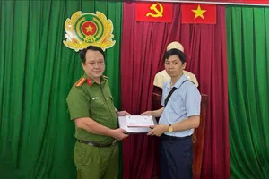 Công an phường Chợ Quán tìm lại tài sản, trả lại cho dân và du khách