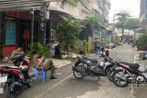 Tháo dỡ “chuồng cọp” cư xá Độc Lập sau vụ cháy khiến 8 người tử vong