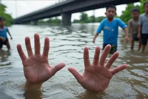 Hai em nhỏ đuối nước thương tâm ở khu vực cầu Rạch Tra, xã Đông Thạnh