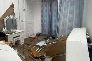 Lốc xoáy tốc mái ba căn nhà ở phường Bình Thạnh