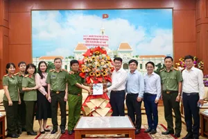 Báo Pháp Luật TP.HCM thăm, chúc mừng Công an TP.HCM nhân kỷ niệm 80 năm ngày truyền thống CAND