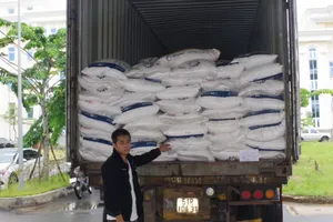 Tài xế bị bắt vì chở 800 bao đường cát lậu từ Campuchia về TP.HCM