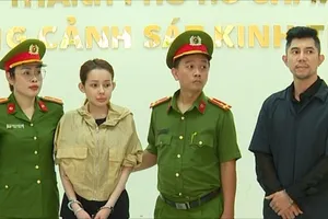 Công an triệu tập mẹ ruột của Ngân 98, làm rõ vai trò của bố ruột và nhiều người liên quan