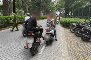 Bị trộm khi để xe không khóa cổ, điện thoại ở Trung tâm thương mại AEON Tân Phú