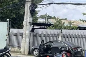 Thi thể người phụ nữ trong ô tô bốc mùi ở xã Đông Thạnh