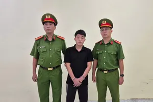 TikToker Đoàn Quốc Việt chủ trang “Dù Bầu Trời” bị Công an TP.HCM bắt