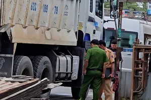 Từ Tây Ninh lên TP.HCM thăm con, người đàn ông gặp tai nạn tử vong khi chở cháu về nhà