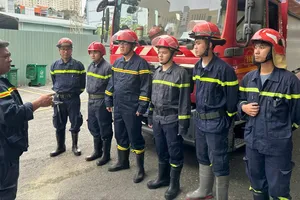 Công an TP.HCM chi viện cho các vùng bị lũ lụt: Thực hiện 'mệnh lệnh từ trái tim'