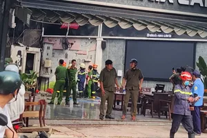 Cháy quán cà phê ở Bình Tân, nhiều người hoảng loạn tháo chạy lúc sáng sớm