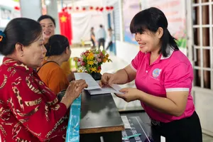 TP.HCM: Dân không cần lên phường, cán bộ về tận khu phố làm thủ tục hành chính