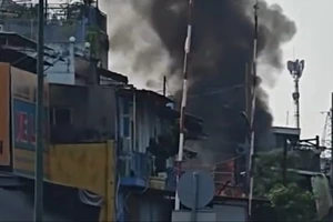 Nghi xì bình gas, căn nhà trên đường Phạm Văn Đồng bốc cháy