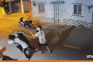 Nam sinh lớp 12 bị chặn đường, đánh hội đồng khi đi học về tại TP.HCM