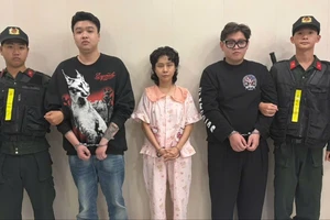 TP.HCM: Khởi tố nhóm buôn bán khí cười sau quy định mới