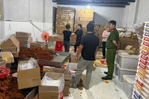 TP.HCM: Thu giữ hơn 30,5 tấn thực phẩm "bẩn", xử phạt hơn 1,7 tỉ đồng