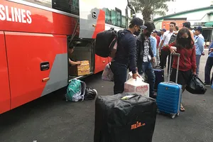 Bến xe Miền Đông ách tắc rạng sáng mùng 6 tết