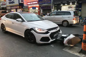 Quận Bình Thạnh: Tai nạn liên hoàn trên đường Bạch Đằng