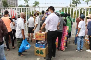 Ngừng nhận đồ tiếp tế cho người được cách ly ở KTX ĐHQG