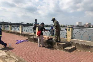 Thi thể 1 phụ nữ trôi trên sông Sài Gòn