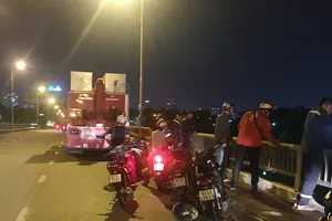 Nam sinh viên nhảy cầu Bình Triệu mất tích