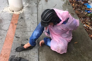 Kẻ chuyên lừa tài xế xe lấy điện thoại