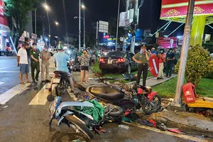 Ban ATGT: Khẩn trương điều tra vụ ô tô lùa xe máy ở Bình Thạnh