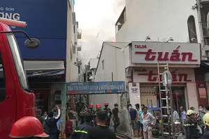 Cháy lớn ở một ngôi nhà trong hẻm tại trung tâm TP.HCM