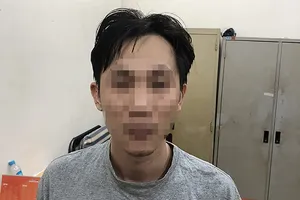 Bị bạn trai dùng kéo tấn công vì từ chối quan hệ đồng tính