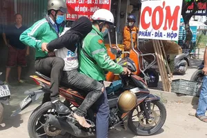 Tung clip ‘nóng’ để ép cô gái vào khách sạn