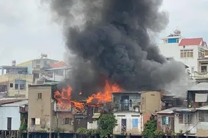 Hoả hoạn thiêu rụi 4 căn nhà ở quận 8