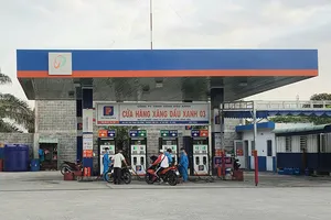 Công an kiểm tra cây xăng có nhân viên gian lận