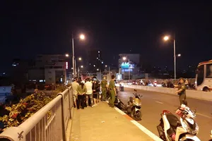 Nghi cãi nhau với cô gái, thanh niên nhảy cầu Kinh Thanh Đa