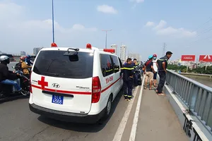 Bỏ lại xe máy trên cầu Sài Gòn rồi nhảy sông tự tử