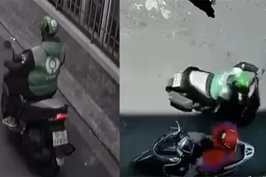 Mặc đồ xe ôm công nghệ rồi giật điện thoại của người giao hàng