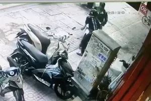 Tài xế công nghệ tông xe vào kẻ trộm xe máy ở Bình Thạnh