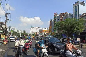 Kẻ trộm xe máy ở Bình Thạnh rút dao chống trả khi bị truy bắt