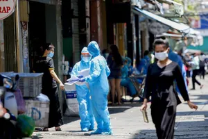Chùm ảnh: Xét nghiệm toàn bộ hộ dân cư trong hẻm 287 