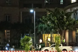 Bình Thạnh: Một người nước ngoài nghi rơi lầu chung cư thiệt mạng